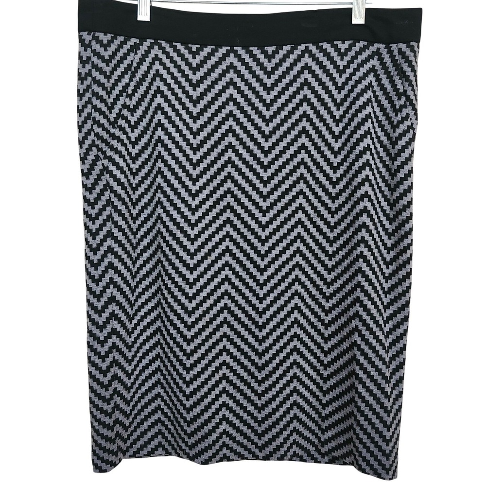 Trina Turk Chevron Pencil Skirt Womens 10 Black Gray Wool Blend Mod Geometric